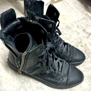 Diesel sneaker/boot